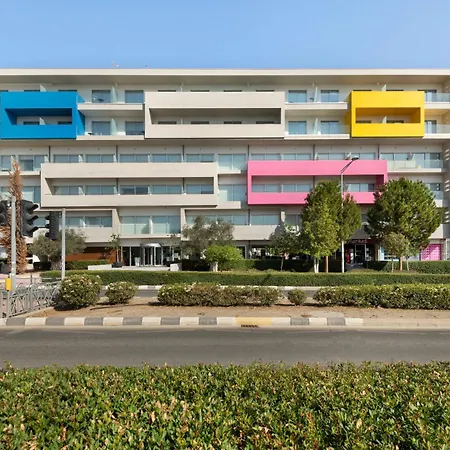 Aparthotel Uc Hall 3*