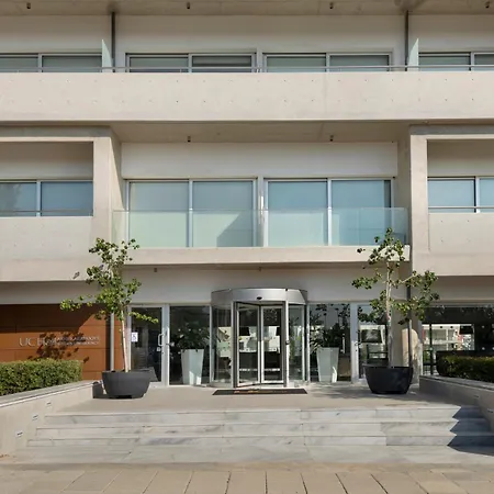Uc Hall 3*