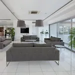 Uc Hall Apartahotel Aglantzia