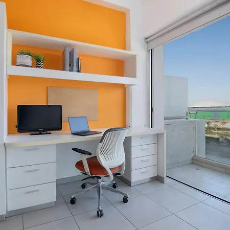 Uc Hall アパートホテル