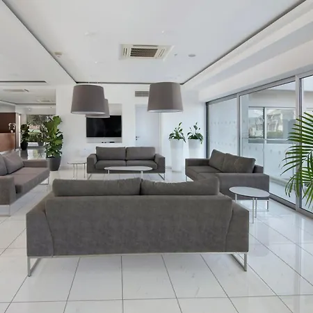 Uc Hall Apart-hotel Aglantzia