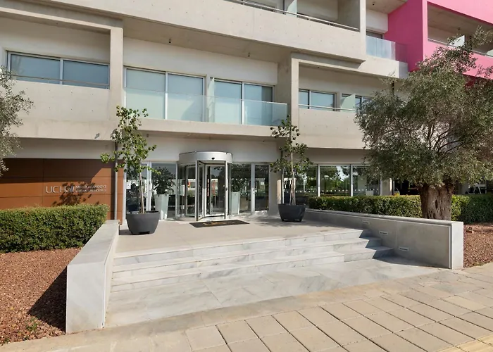 Uc Hall Aparthotel 3*