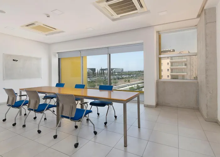 Uc Hall Aparthotel 3*