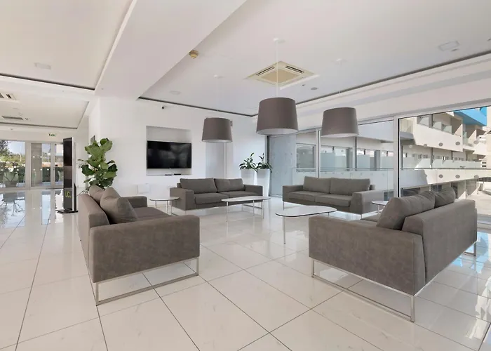 Aparthotel Uc Hall Nicosia