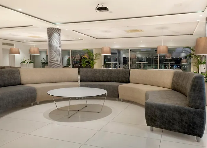 Uc Hall Aparthotel 3*