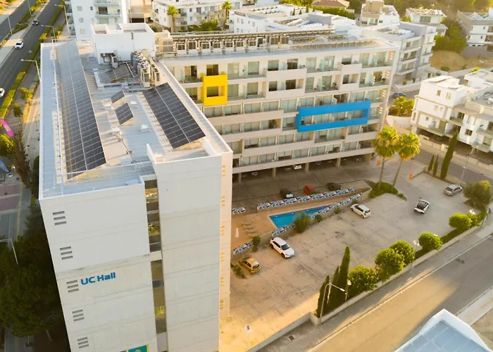 Uc Hall Aparthotel 3*