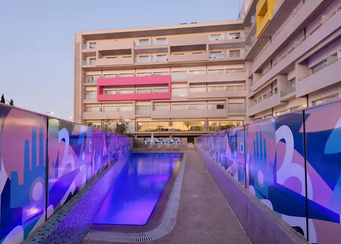 Uc Hall Aparthotel 3*