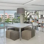 Aparthotel Uc Hall 3*