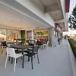 Aparthotel Uc Hall 3*