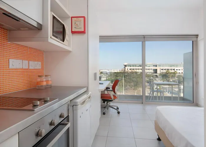 Uc Hall Апарт-готель