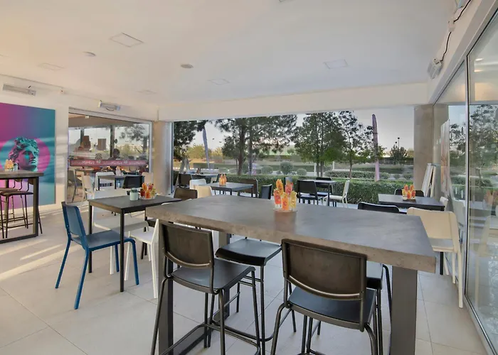 Uc赫尔住宅酒店